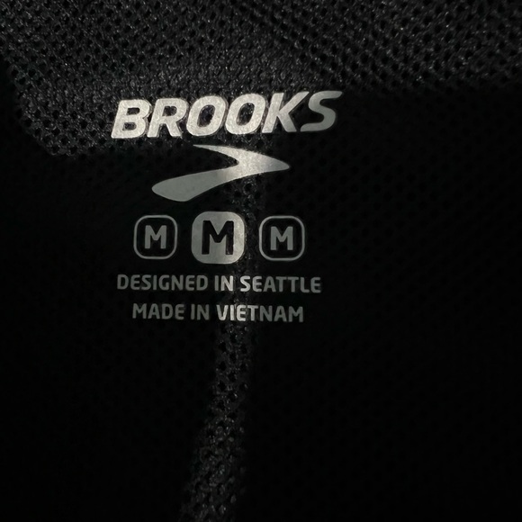 Brooks Women’s Run Visible Convertible jacket size M - Picture 2 of 4